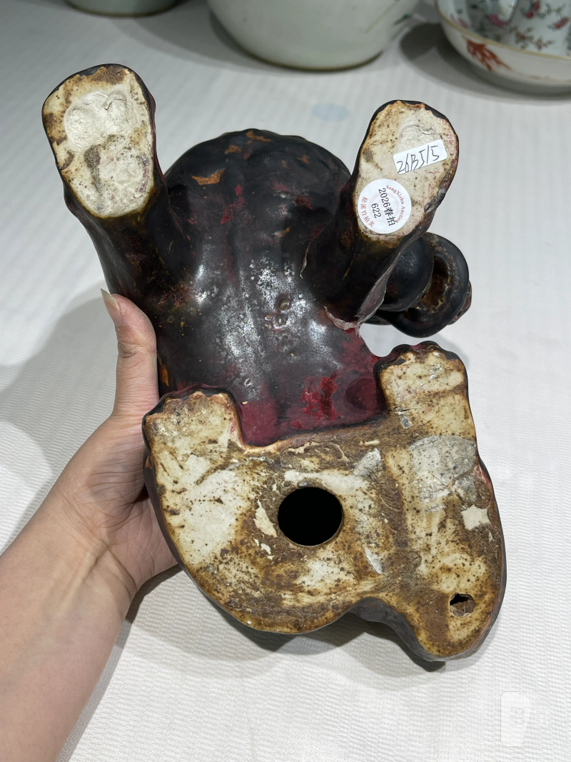 清代 胭脂红釉瑞兽瓷塑 - 图7